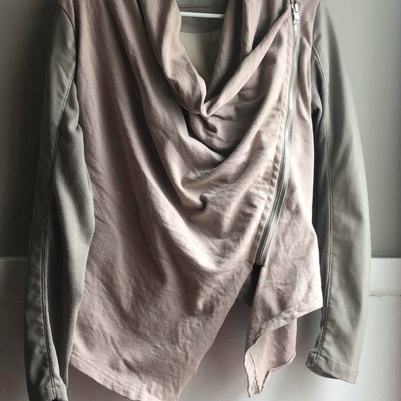 Blank NYC diagonal zip cream leather jacket sz s - Picture 5 of 5